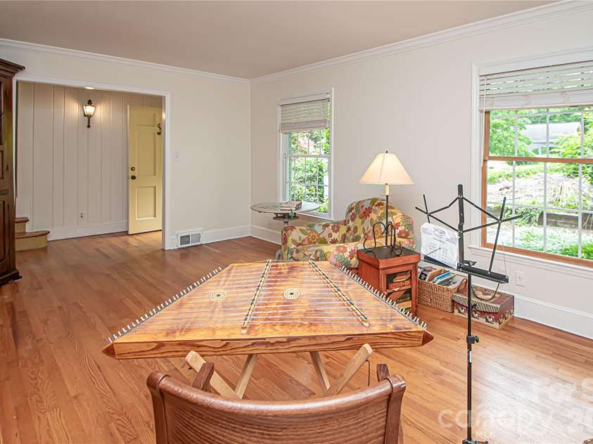 6836 Ronda Avenue, Charlotte, NC 28211.  MLS# CAR4406123, YatesRealty ID 45916. 