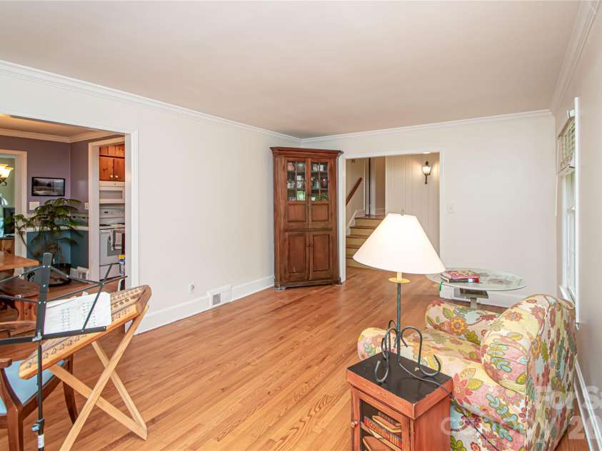 6836 Ronda Avenue, Charlotte, NC 28211.  MLS# CAR4406123, YatesRealty ID 45916. 