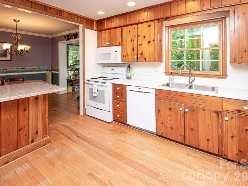 6836 Ronda Avenue, Charlotte, NC 28211.  MLS# CAR4406123, YatesRealty ID 45916. 