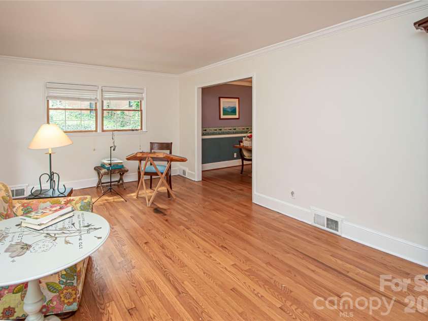 6836 Ronda Avenue, Charlotte, NC 28211.  MLS# CAR4406123, YatesRealty ID 45916. 