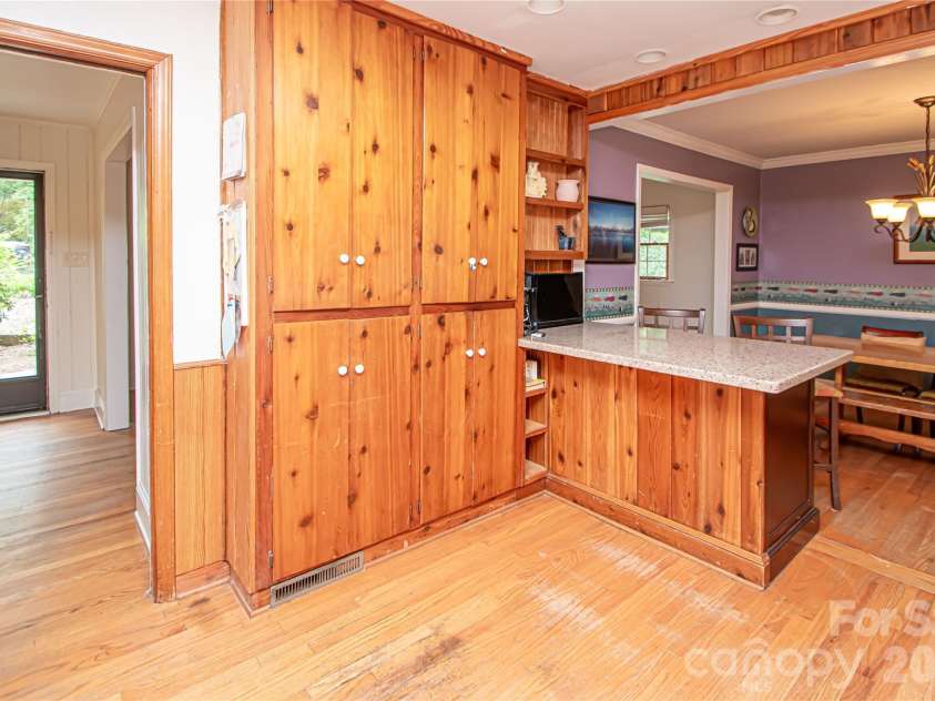 6836 Ronda Avenue, Charlotte, NC 28211.  MLS# CAR4406123, YatesRealty ID 45916. 