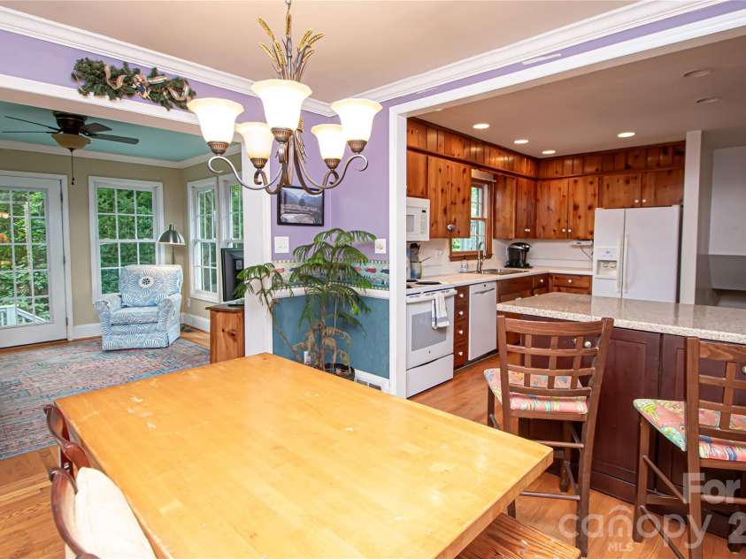 6836 Ronda Avenue, Charlotte, NC 28211.  MLS# CAR4406123, YatesRealty ID 45916. 