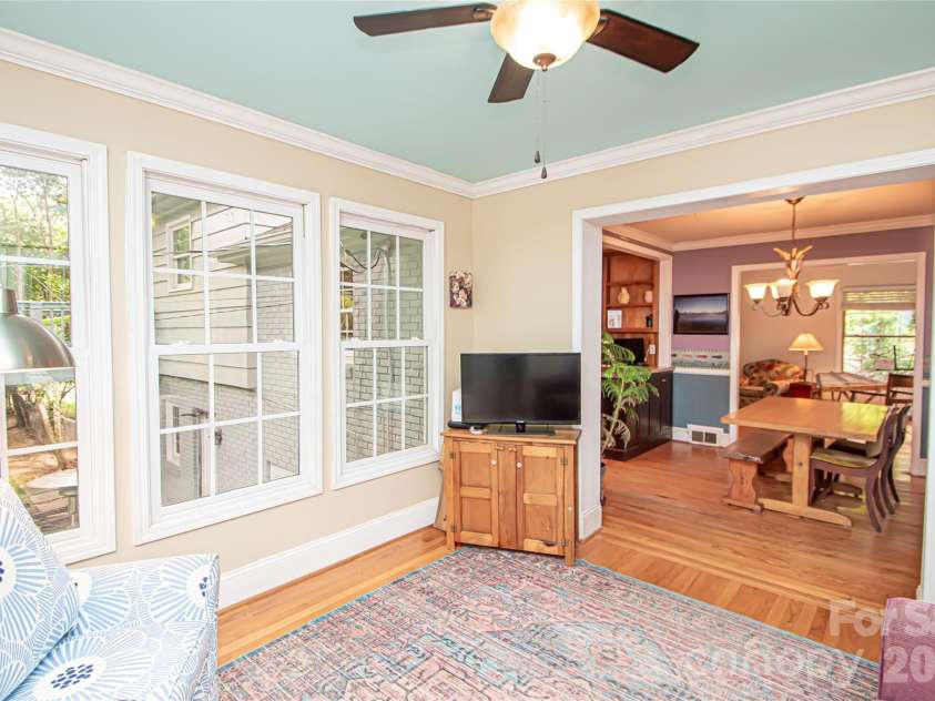 6836 Ronda Avenue, Charlotte, NC 28211.  MLS# CAR4406123, YatesRealty ID 45916. 