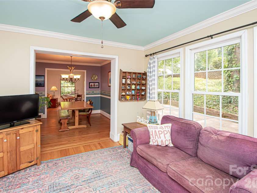6836 Ronda Avenue, Charlotte, NC 28211.  MLS# CAR4406123, YatesRealty ID 45916. 