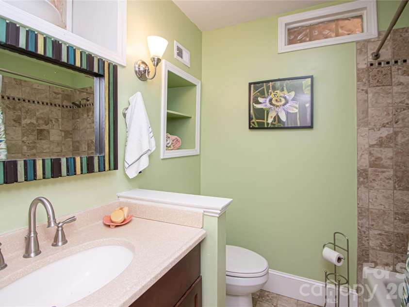 6836 Ronda Avenue, Charlotte, NC 28211.  MLS# CAR4406123, YatesRealty ID 45916. 