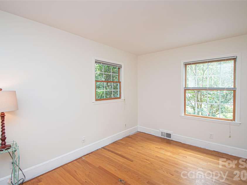 6836 Ronda Avenue, Charlotte, NC 28211.  MLS# CAR4406123, YatesRealty ID 45916. 