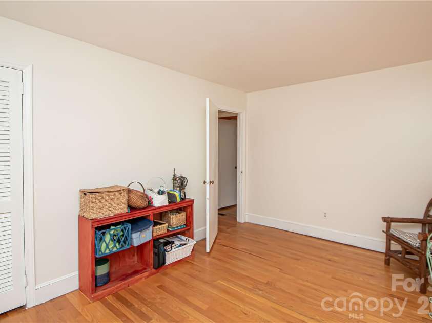 6836 Ronda Avenue, Charlotte, NC 28211.  MLS# CAR4406123, YatesRealty ID 45916. 