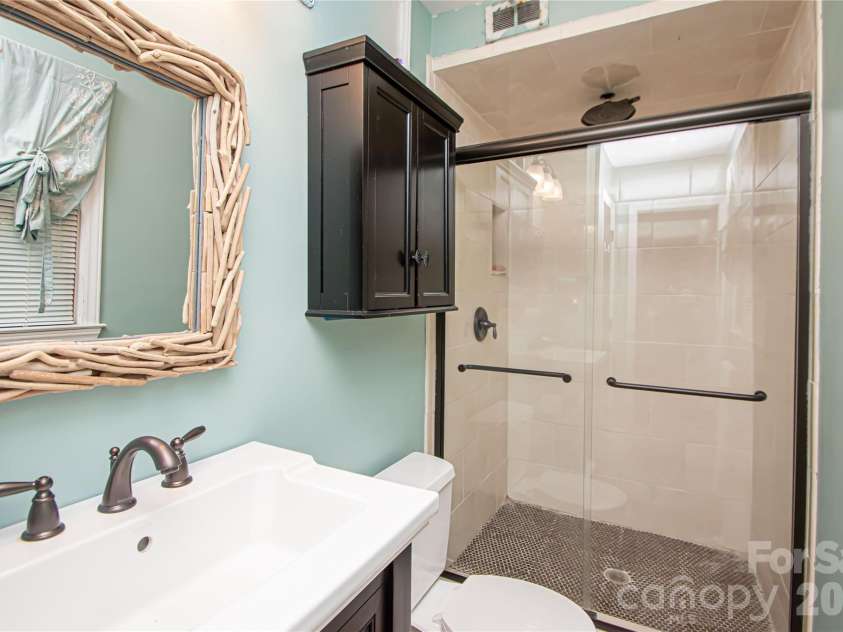 6836 Ronda Avenue, Charlotte, NC 28211.  MLS# CAR4406123, YatesRealty ID 45916. 