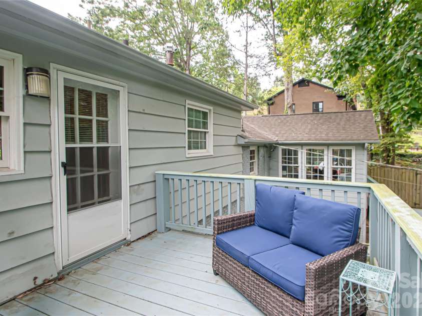 6836 Ronda Avenue, Charlotte, NC 28211.  MLS# CAR4406123, YatesRealty ID 45916. 