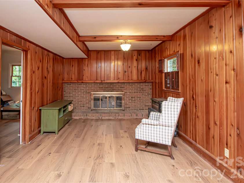 6836 Ronda Avenue, Charlotte, NC 28211.  MLS# CAR4406123, YatesRealty ID 45916. 