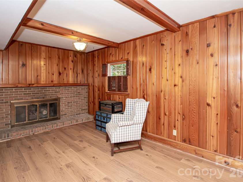 6836 Ronda Avenue, Charlotte, NC 28211.  MLS# CAR4406123, YatesRealty ID 45916. 