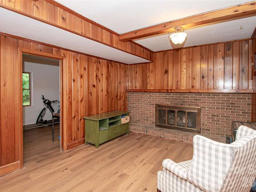 6836 Ronda Avenue, Charlotte, NC 28211.  MLS# CAR4406123, YatesRealty ID 45916. 