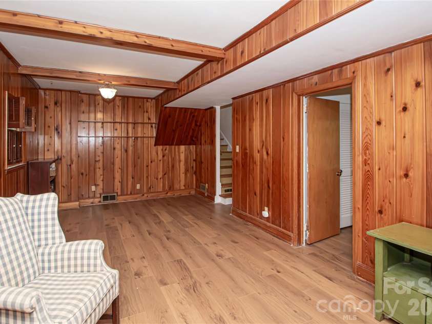 6836 Ronda Avenue, Charlotte, NC 28211.  MLS# CAR4406123, YatesRealty ID 45916. 