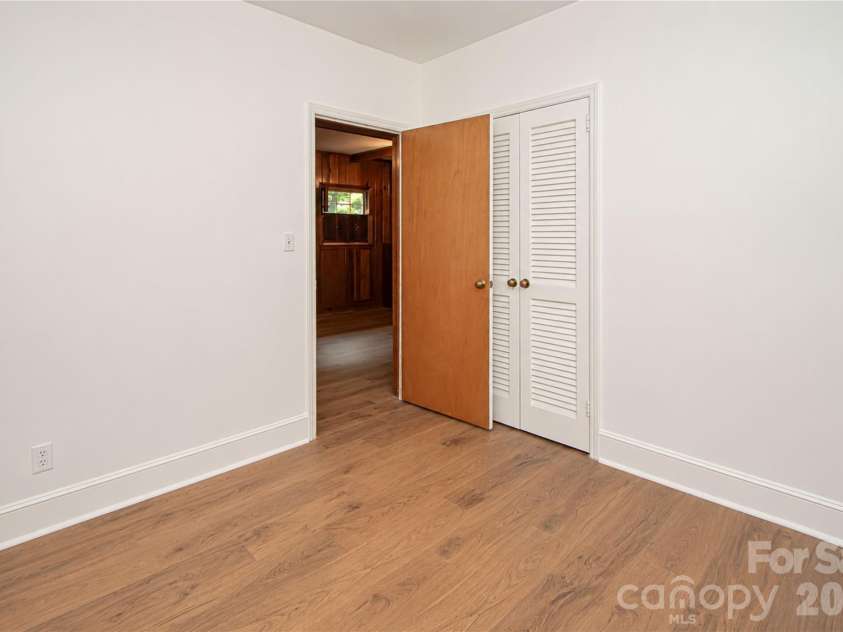 6836 Ronda Avenue, Charlotte, NC 28211.  MLS# CAR4406123, YatesRealty ID 45916. 