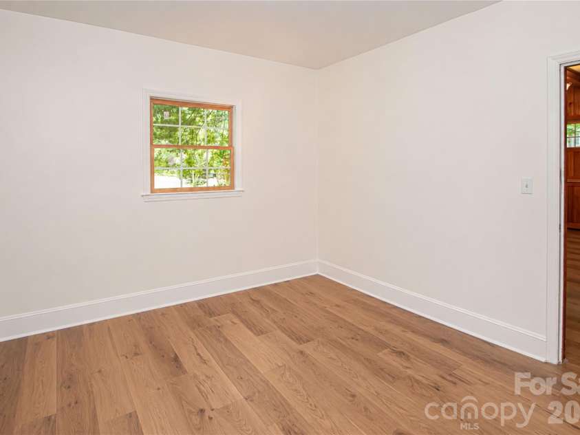 6836 Ronda Avenue, Charlotte, NC 28211.  MLS# CAR4406123, YatesRealty ID 45916. 