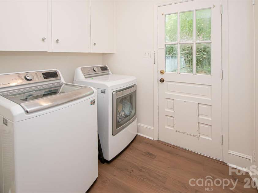 6836 Ronda Avenue, Charlotte, NC 28211.  MLS# CAR4406123, YatesRealty ID 45916. 
