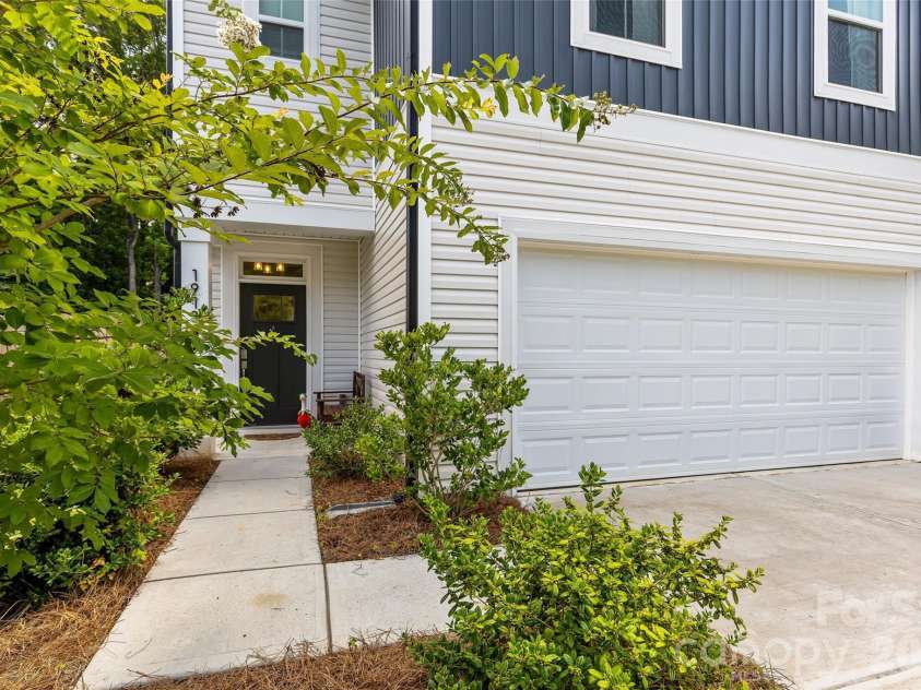 1913 Marlwood Circle, Charlotte, NC 28227.  MLS# CAR4407979, YatesRealty ID 45917. 2-Car Garage