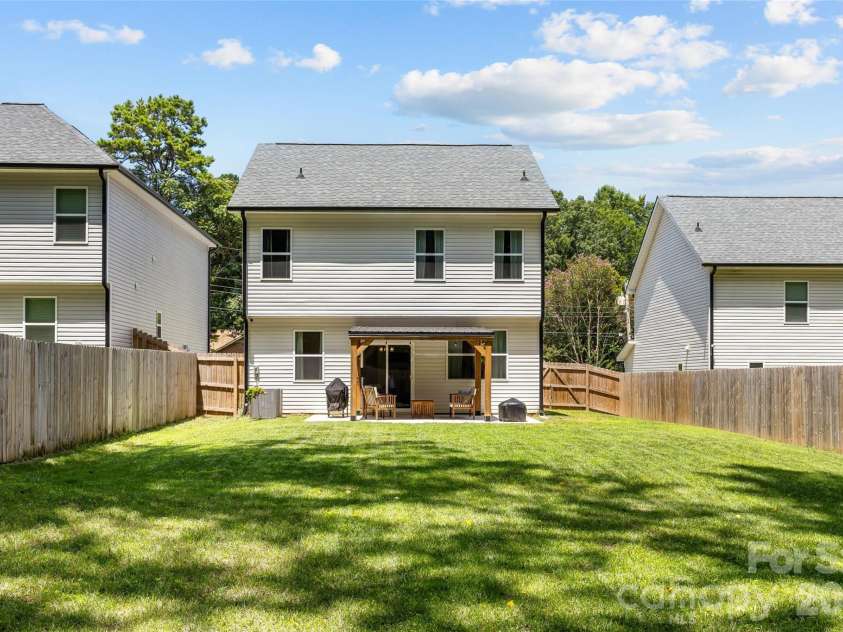 1913 Marlwood Circle, Charlotte, NC 28227.  MLS# CAR4407979, YatesRealty ID 45917. Backyard