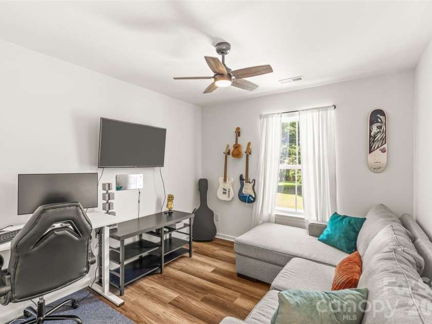 1913 Marlwood Circle, Charlotte, NC 28227.  MLS# CAR4407979, YatesRealty ID 45917. Bedroom 4/Flexible