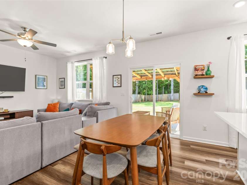 1913 Marlwood Circle, Charlotte, NC 28227.  MLS# CAR4407979, YatesRealty ID 45917. Dining Area