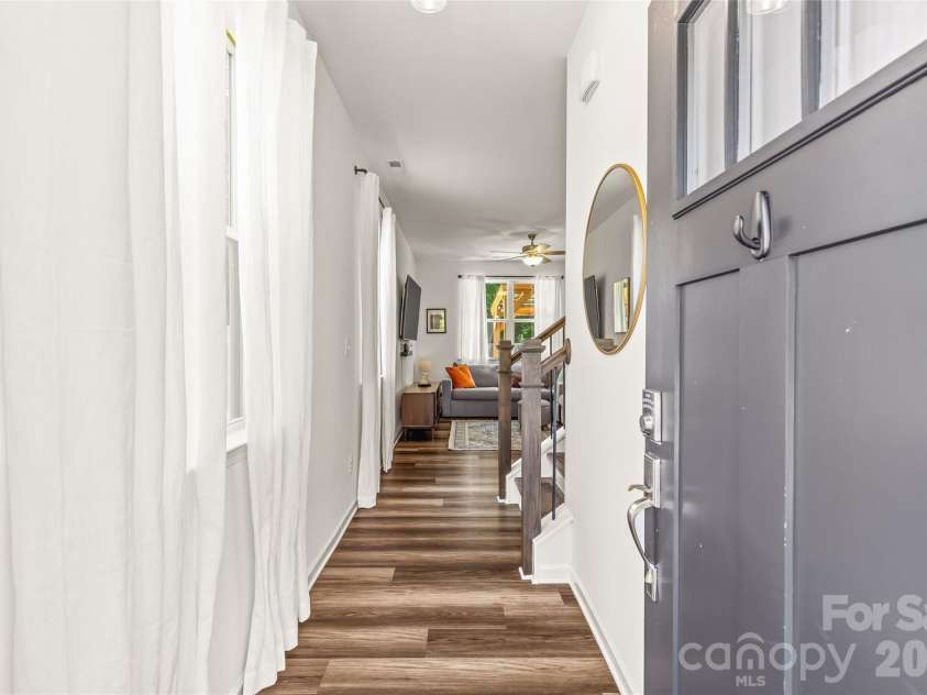 1913 Marlwood Circle, Charlotte, NC 28227.  MLS# CAR4407979, YatesRealty ID 45917. Entry Way