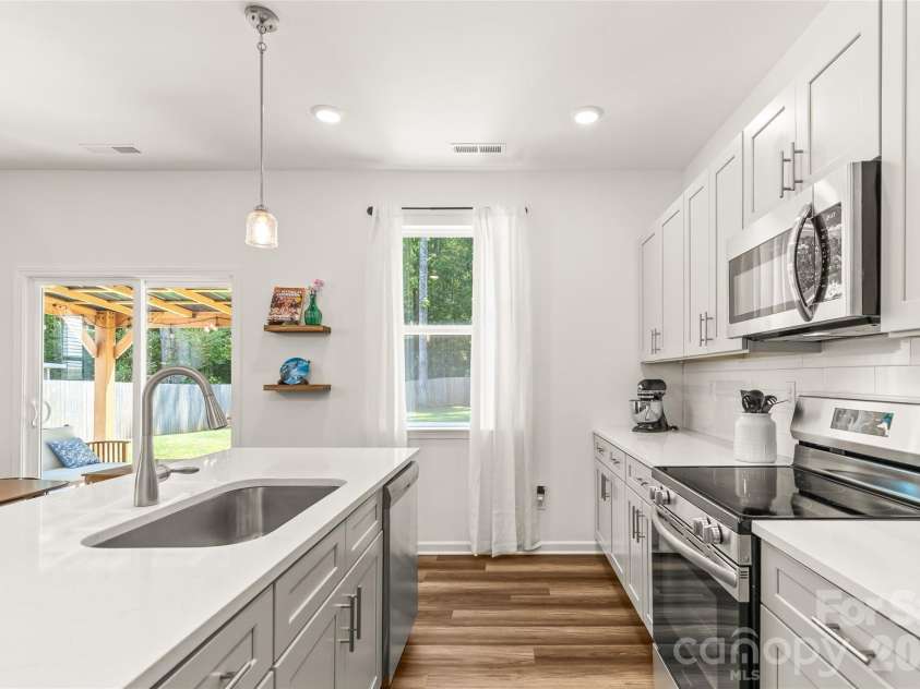 1913 Marlwood Circle, Charlotte, NC 28227.  MLS# CAR4407979, YatesRealty ID 45917. Functional
