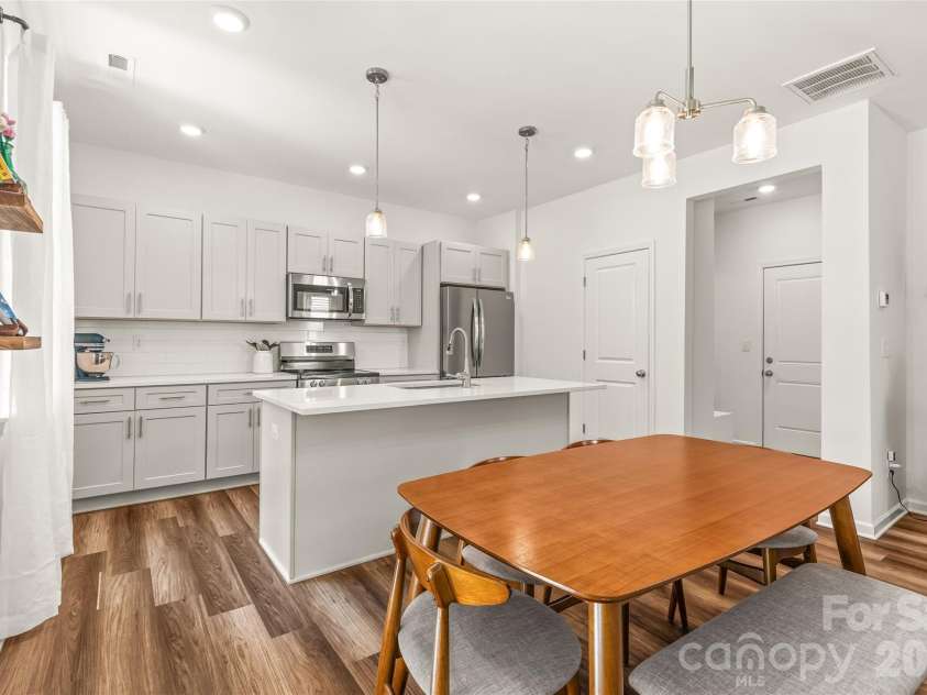 1913 Marlwood Circle, Charlotte, NC 28227.  MLS# CAR4407979, YatesRealty ID 45917. Kitchen
