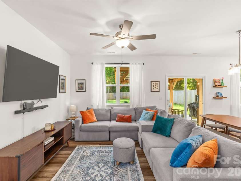 1913 Marlwood Circle, Charlotte, NC 28227.  MLS# CAR4407979, YatesRealty ID 45917. Main Living