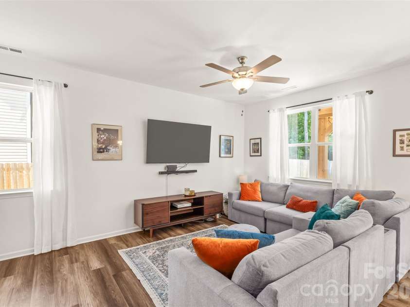 1913 Marlwood Circle, Charlotte, NC 28227.  MLS# CAR4407979, YatesRealty ID 45917. Main Living