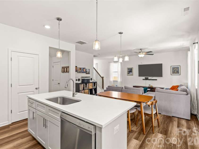 1913 Marlwood Circle, Charlotte, NC 28227.  MLS# CAR4407979, YatesRealty ID 45917. Open Layout