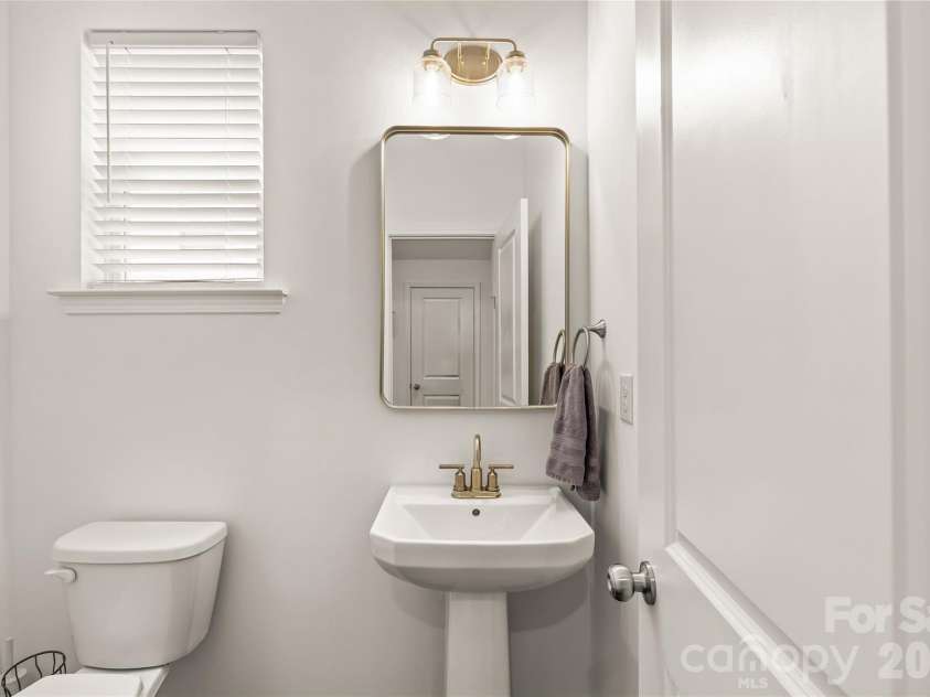 1913 Marlwood Circle, Charlotte, NC 28227.  MLS# CAR4407979, YatesRealty ID 45917. Powder Room on Main