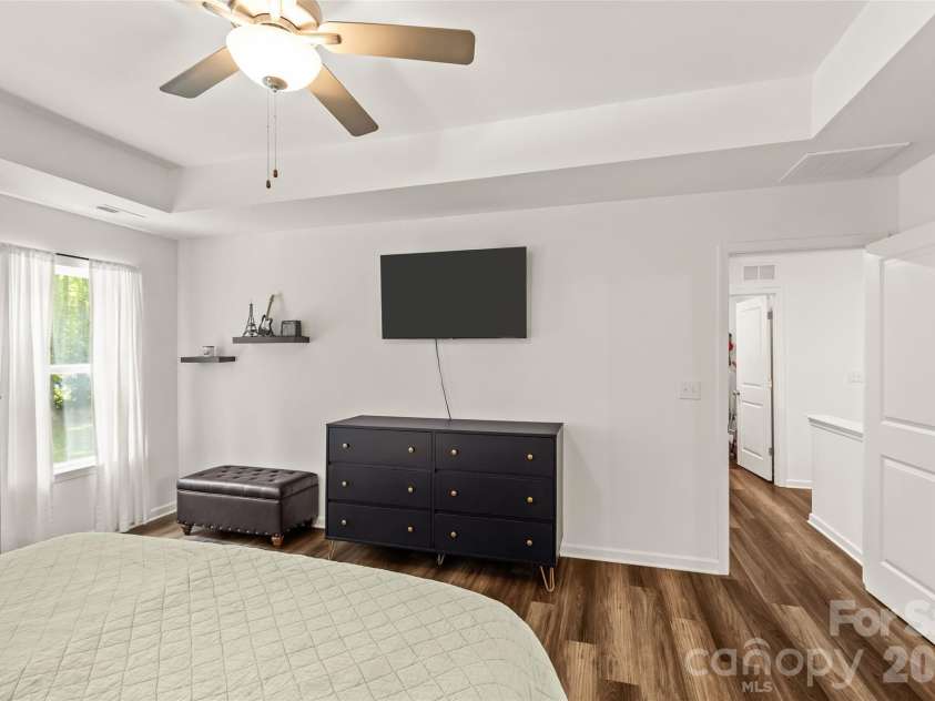 1913 Marlwood Circle, Charlotte, NC 28227.  MLS# CAR4407979, YatesRealty ID 45917. Primary Suite