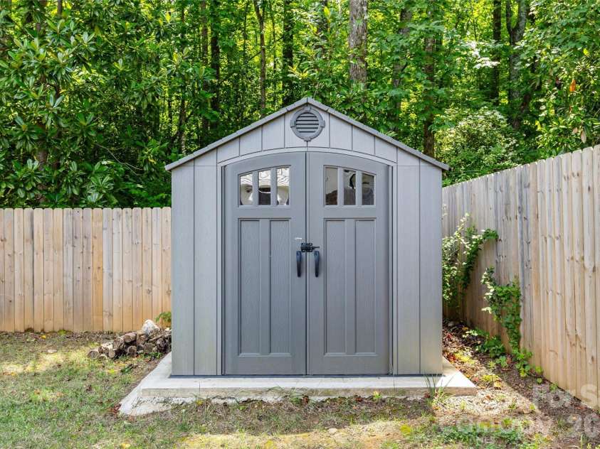 1913 Marlwood Circle, Charlotte, NC 28227.  MLS# CAR4407979, YatesRealty ID 45917. Shed to Convey