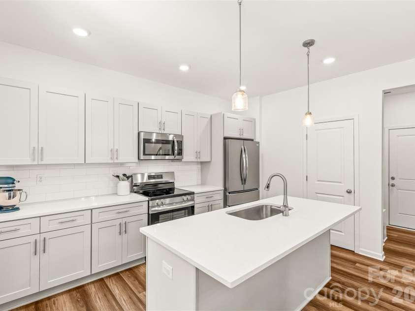 1913 Marlwood Circle, Charlotte, NC 28227.  MLS# CAR4407979, YatesRealty ID 45917. Stainless Appliances