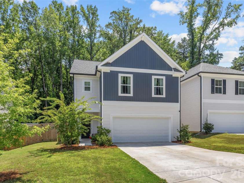 1913 Marlwood Circle, Charlotte, NC 28227.  MLS# CAR4407979, YatesRealty ID 45917. Welcome Home!