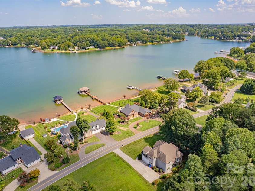 188 Wilson Lake Road, Mooresville, NC 28117.  MLS# CAR4408380, YatesRealty ID 45918. 