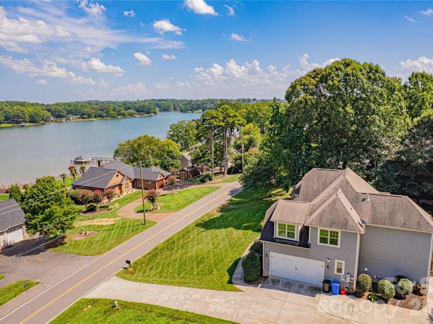 188 Wilson Lake Road, Mooresville, NC 28117.  MLS# CAR4408380, YatesRealty ID 45918. 