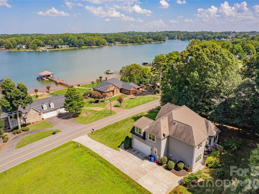 188 Wilson Lake Road, Mooresville, NC 28117.  MLS# CAR4408380, YatesRealty ID 45918. 