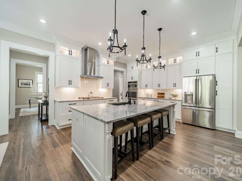 1725 Turtlewood Drive, Waxhaw, NC 28173.  MLS# CAR4407986, YatesRealty ID 45919. Full-tile Wall Backsplash