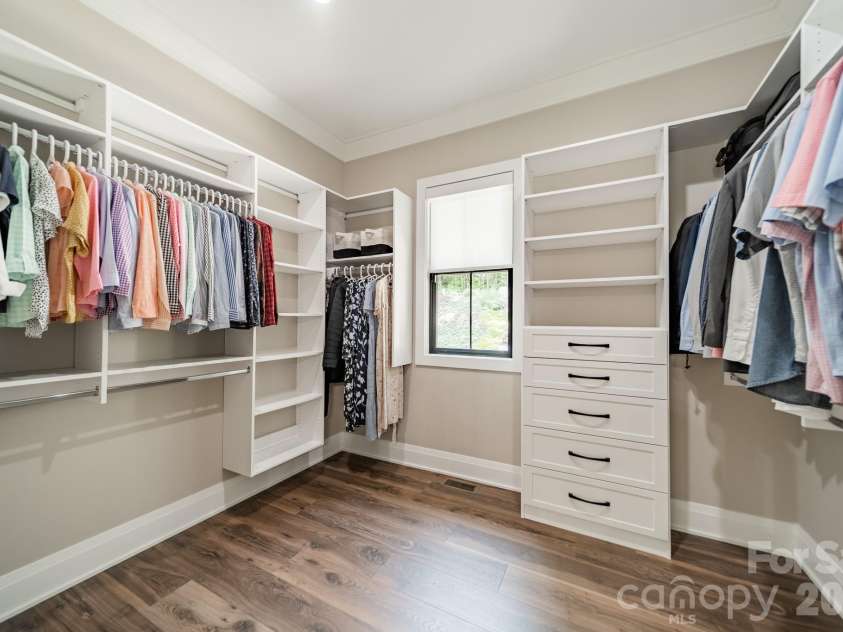1725 Turtlewood Drive, Waxhaw, NC 28173.  MLS# CAR4407986, YatesRealty ID 45919. Spacious Primary Closet