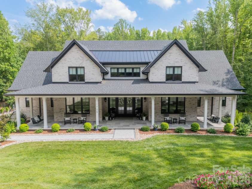 1725 Turtlewood Drive, Waxhaw, NC 28173.  MLS# CAR4407986, YatesRealty ID 45919. Stunning Custom Built Home