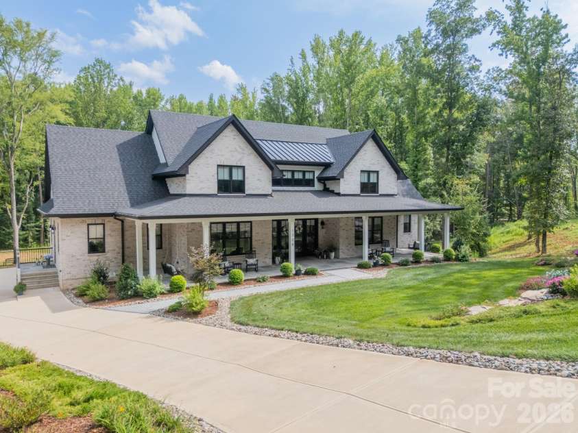 1725 Turtlewood Drive, Waxhaw, NC 28173.  MLS# CAR4407986, YatesRealty ID 45919. Welcome Home!