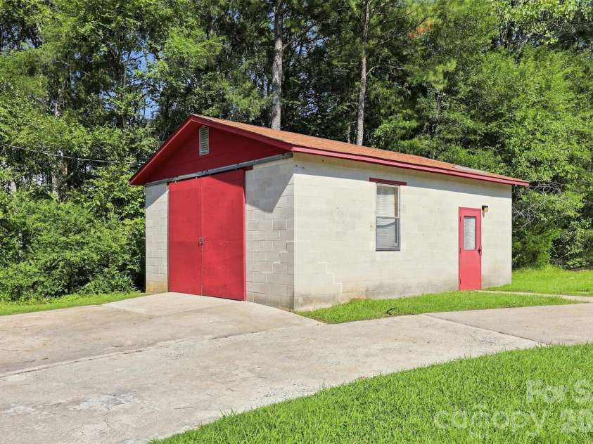 728 Center Road, Chester, SC 29706.  MLS# CAR4345069, YatesRealty ID 45920. 