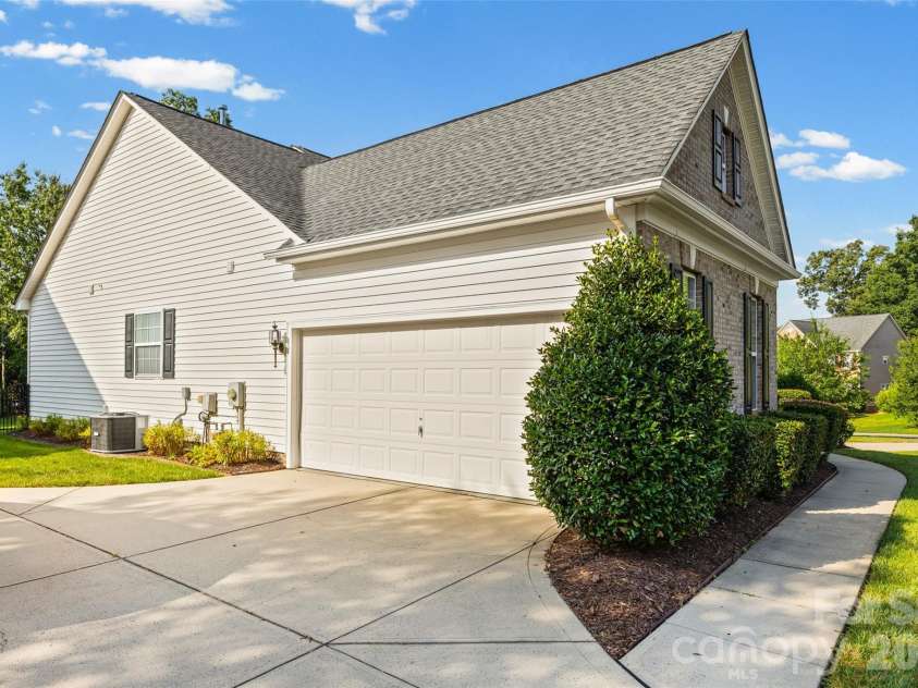 622 Panthers Way, Fort Mill, SC 29708.  MLS# CAR4405777, YatesRealty ID 45921. 