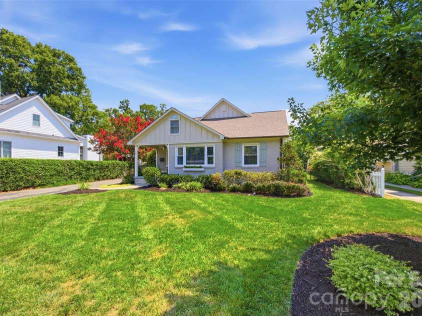 2017 Wilhelmina Avenue, Charlotte, NC 28205.  MLS# CAR4404559, YatesRealty ID 45922. 