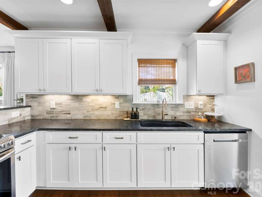 2017 Wilhelmina Avenue, Charlotte, NC 28205.  MLS# CAR4404559, YatesRealty ID 45922. 