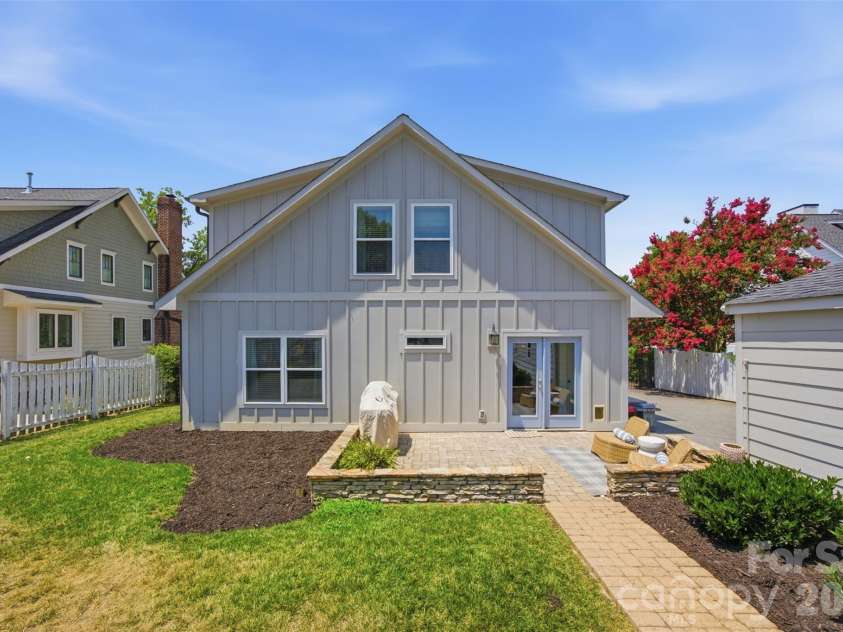 2017 Wilhelmina Avenue, Charlotte, NC 28205.  MLS# CAR4404559, YatesRealty ID 45922. 