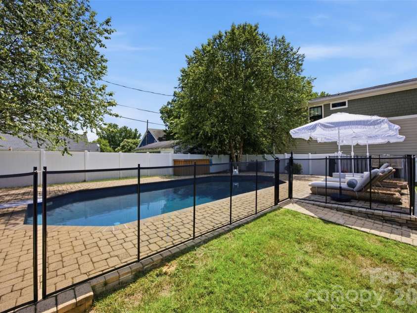 2017 Wilhelmina Avenue, Charlotte, NC 28205.  MLS# CAR4404559, YatesRealty ID 45922. 