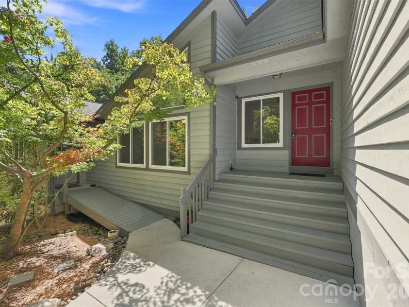 14301 Harbor Estate Road, Charlotte, NC 28278.  MLS# CAR4389673, YatesRealty ID 45923. 