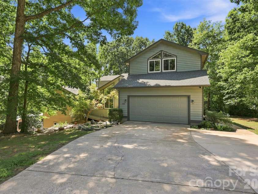 14301 Harbor Estate Road, Charlotte, NC 28278.  MLS# CAR4389673, YatesRealty ID 45923. 